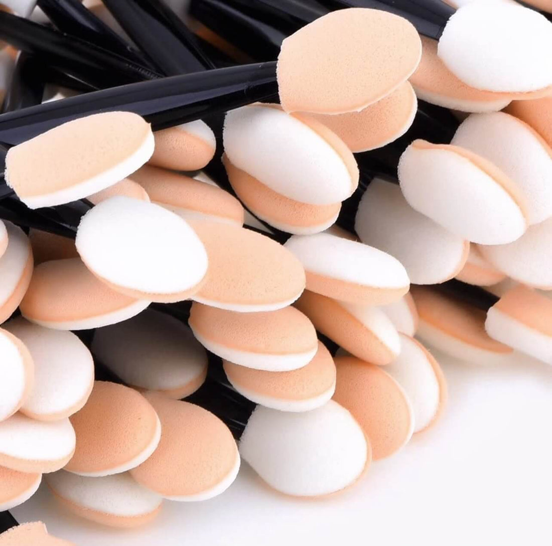 Closeup of  25 pc. Dual sided eyeshadow applicators with sponge tips