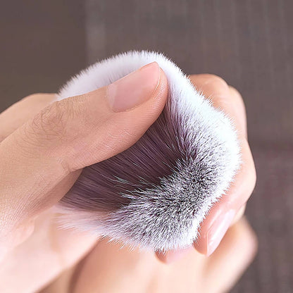 Rubbing thick, fluffy bristles of Makeup Brush